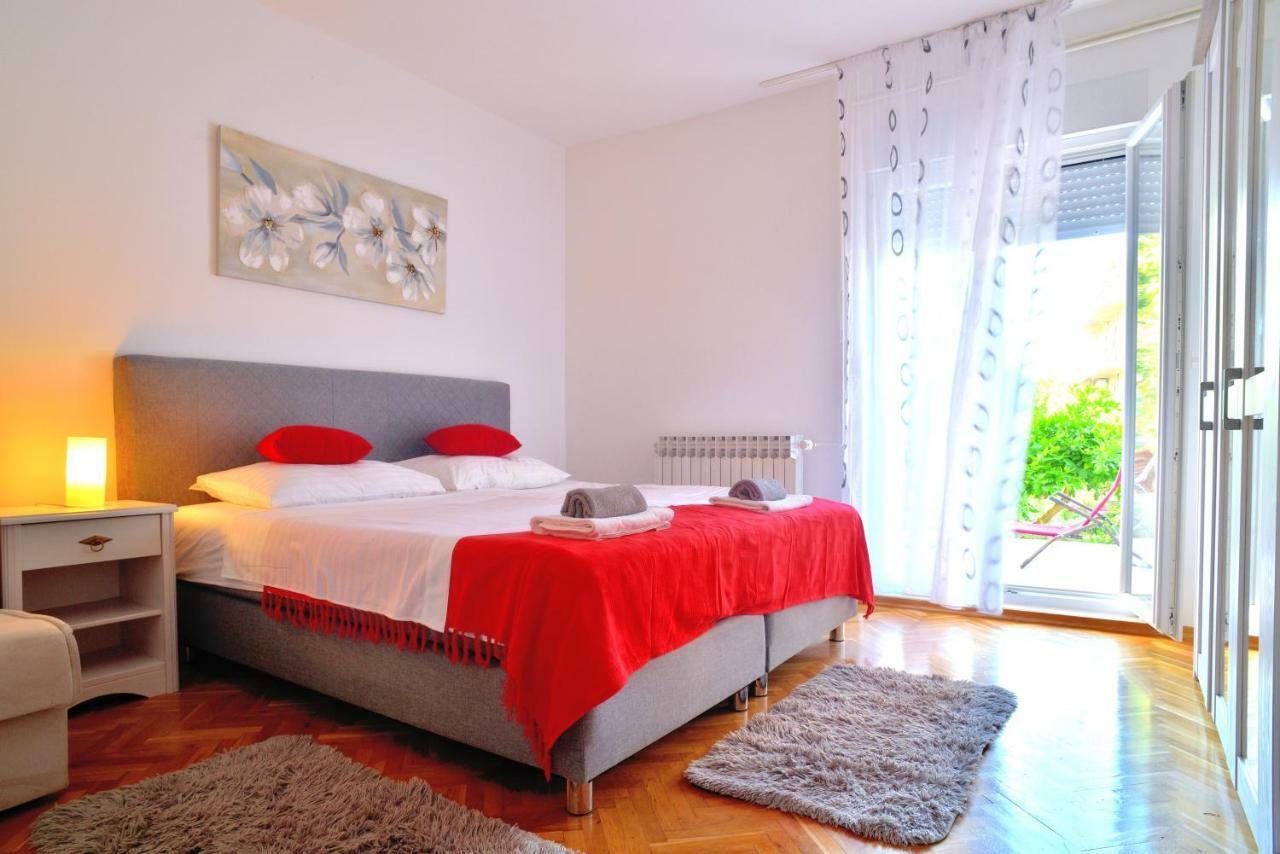Apartament Red Rose